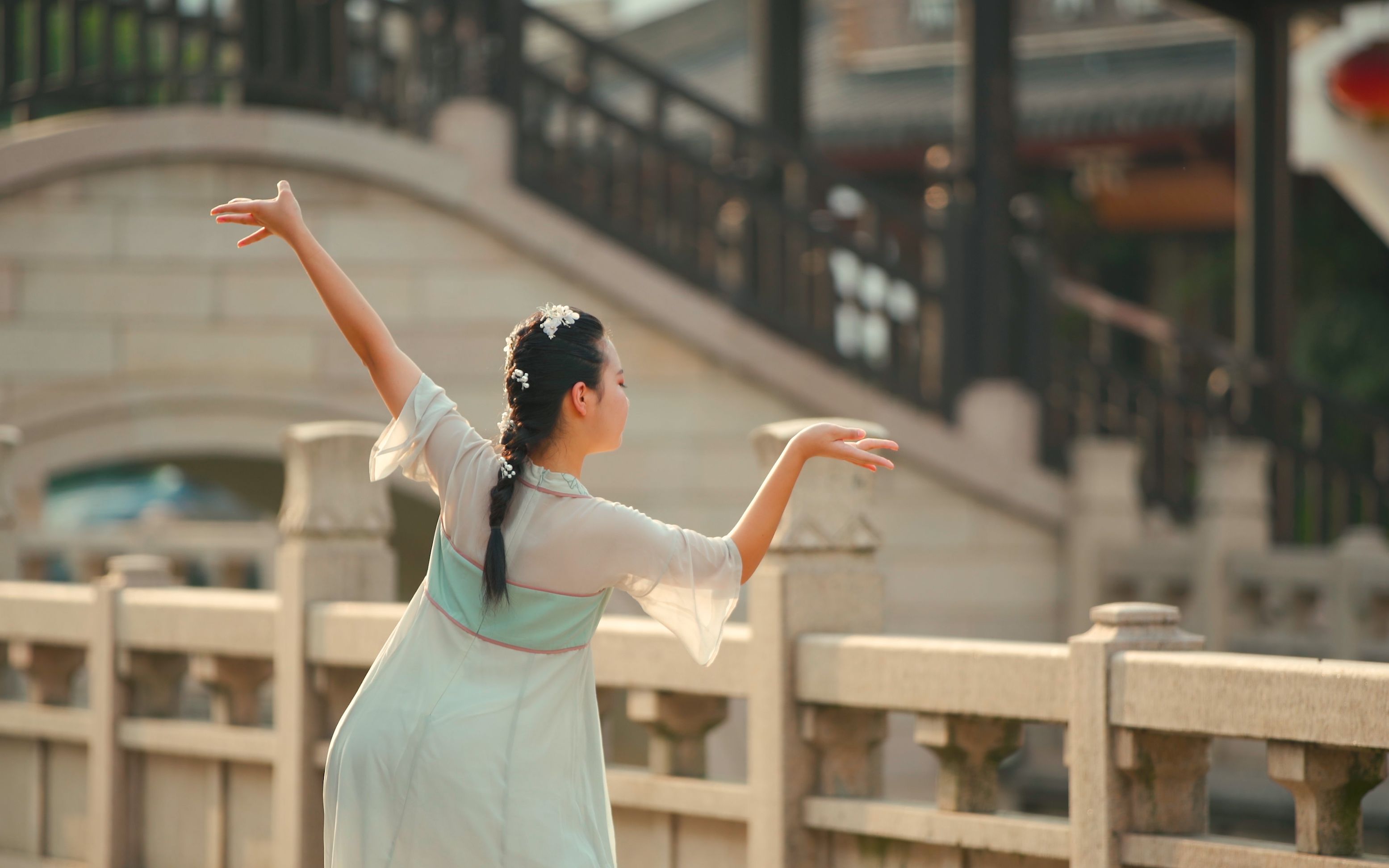 中国舞《胭脂妆》谁在梳妆惹来邻家少年郎