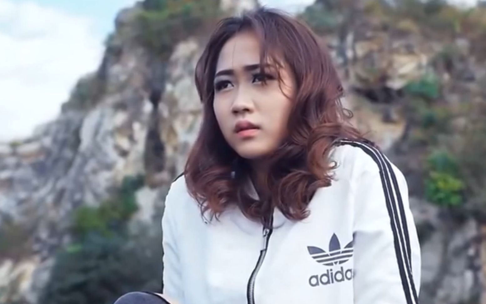 柬埔寨歌手翻唱《西海情歌》,开口就这么魔性,听完舌头都卷起来了