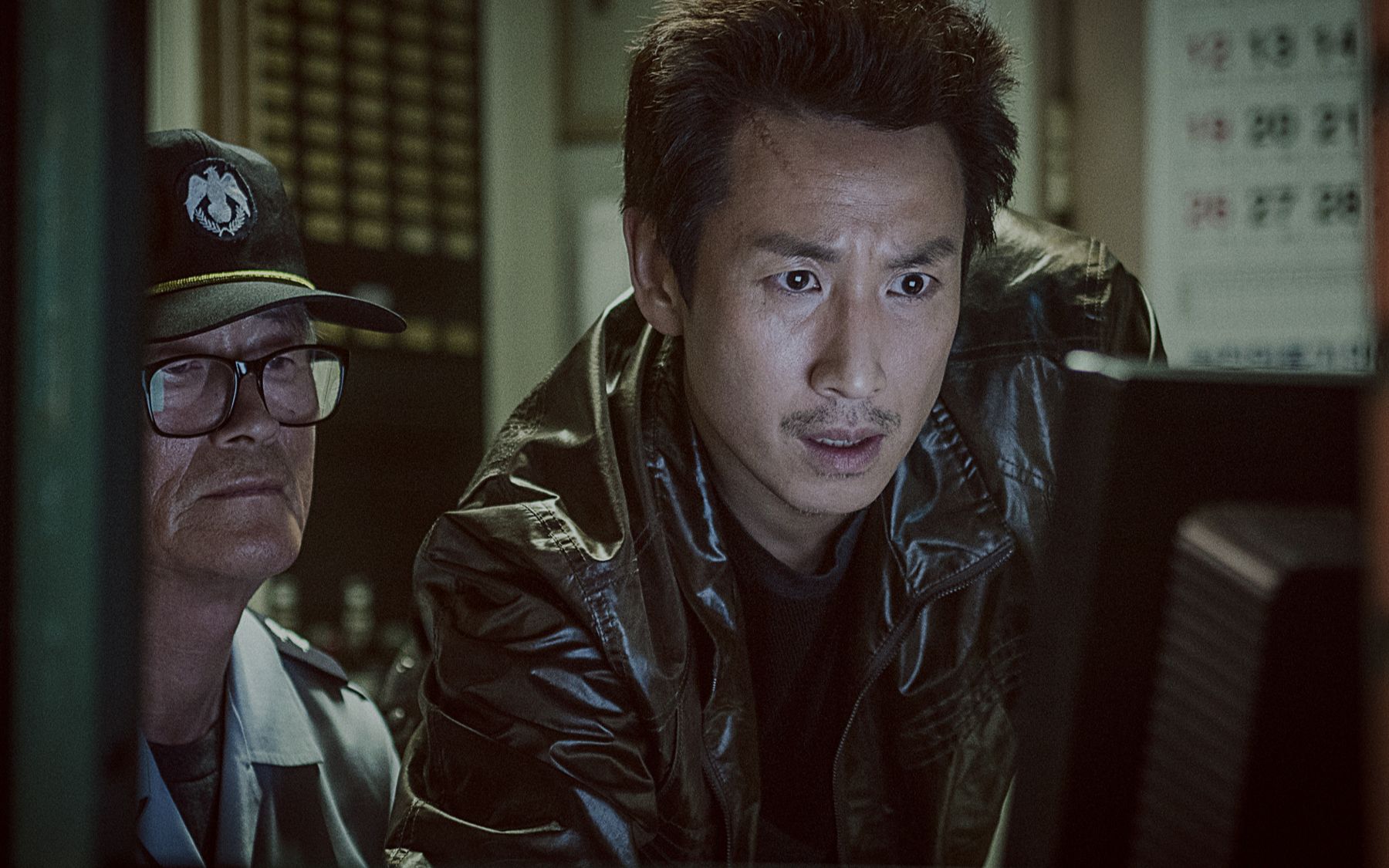 《恶霸警察》:为了惩恶扬善,腐败警员联手叛逆少女