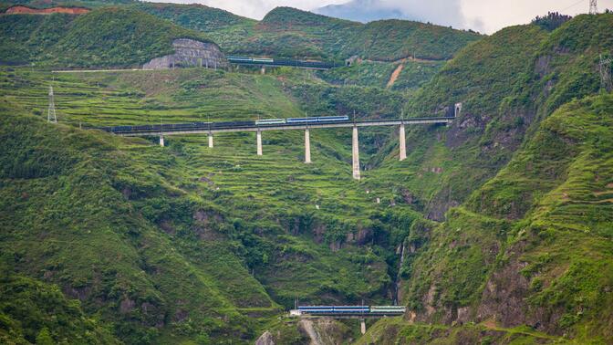 内六铁路 彝良展线 ss3b ss3 双机重联爬展线