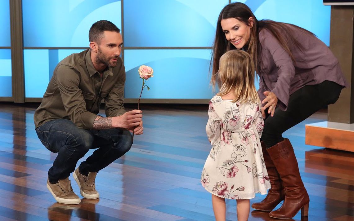 [字幕]骚当献花小粉丝adam levines new girlfriend_哔哩哔哩_bili