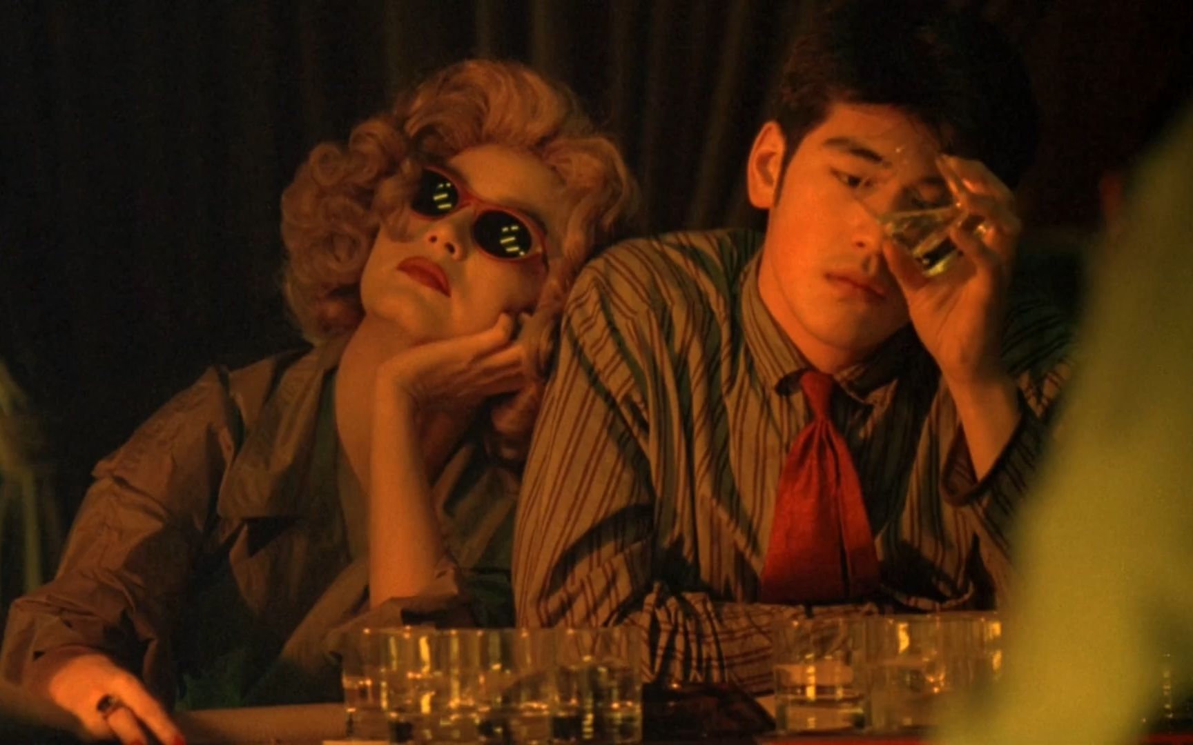 《重庆森林》警员编号223与凤梨罐头的故事.(金城武x林青霞)