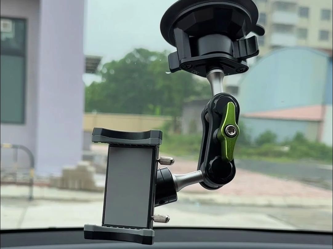 车载大吸盘手机支架,360度多角度调节,吸力牢固不易掉,拍视频导航都好