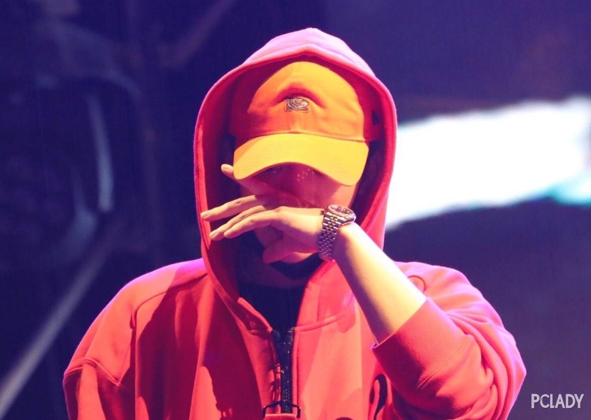 粉丝分派互呛?pg one:我们是一体