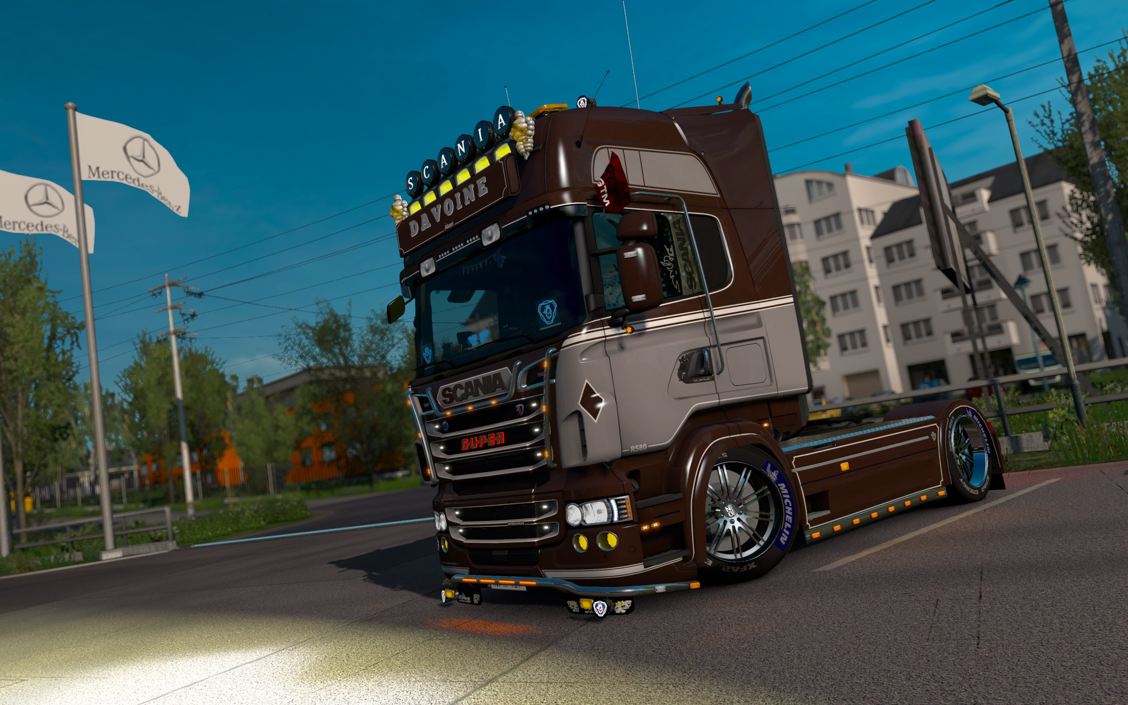 【欧洲卡车模拟2】给低趴scania rjl换了一套轮毂,感觉挺好看的