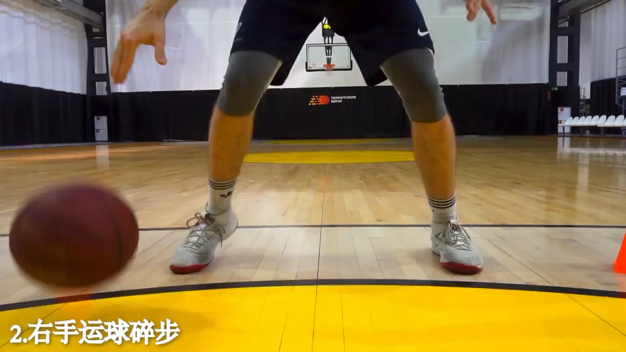 左右手运球小碎步练习,提升你试探步和晃人的能力_哔哩哔哩_bilibili