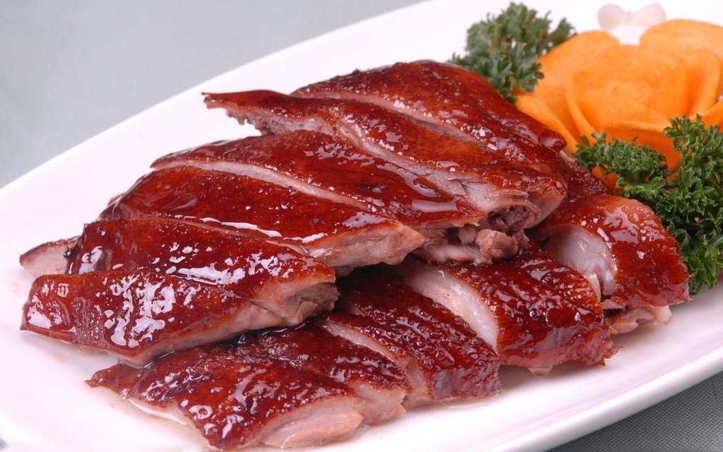 老刘今天做上海名菜"本帮酱鸭",酱香浓郁,一次吃一整只,过瘾