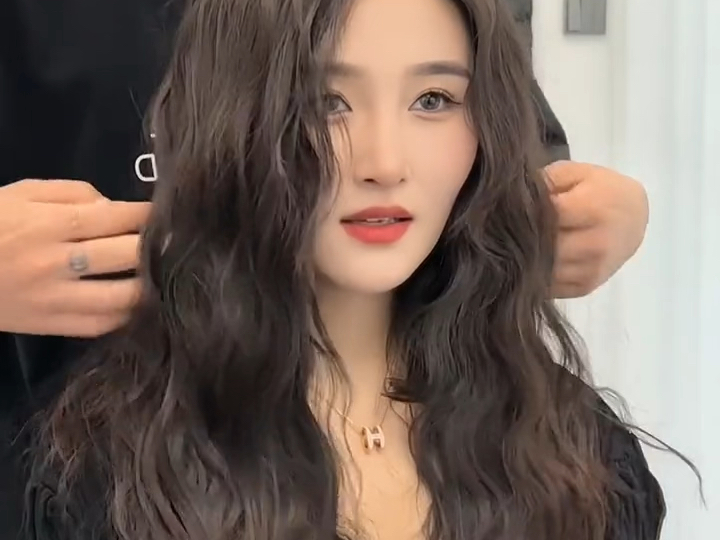 谁烫谁好看的中长发