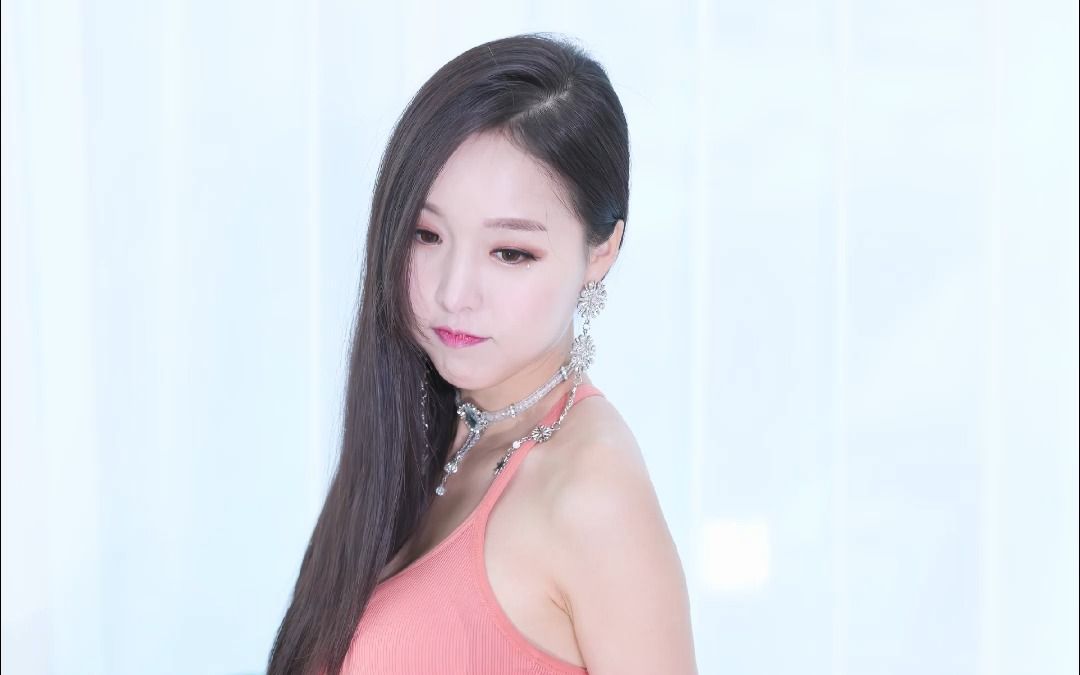 韩国美女模特金佳恩,温柔甜美的气质惹人怜爱,粉嫩系高颜值美女!