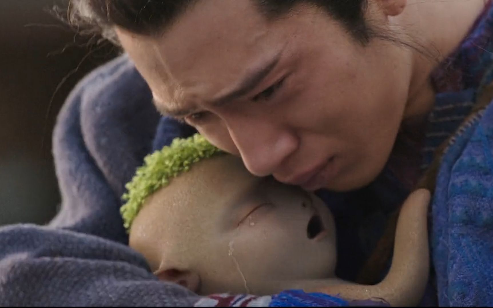 奇幻喜剧《捉妖记2》：胡巴和爸妈久别重逢，躺在老爸怀里大哭
