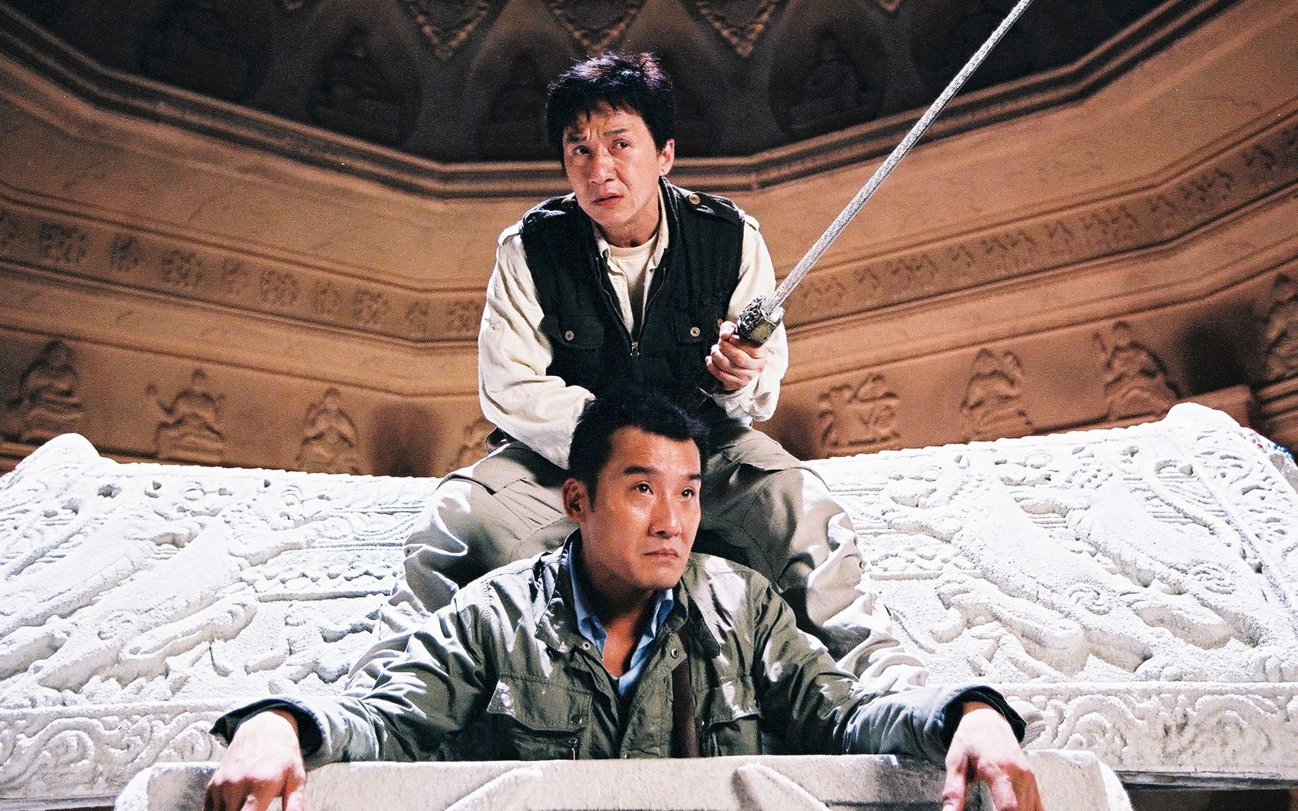 神话幕后:梁家辉被成龙逼着跳直升机,金喜善被冻晕过去