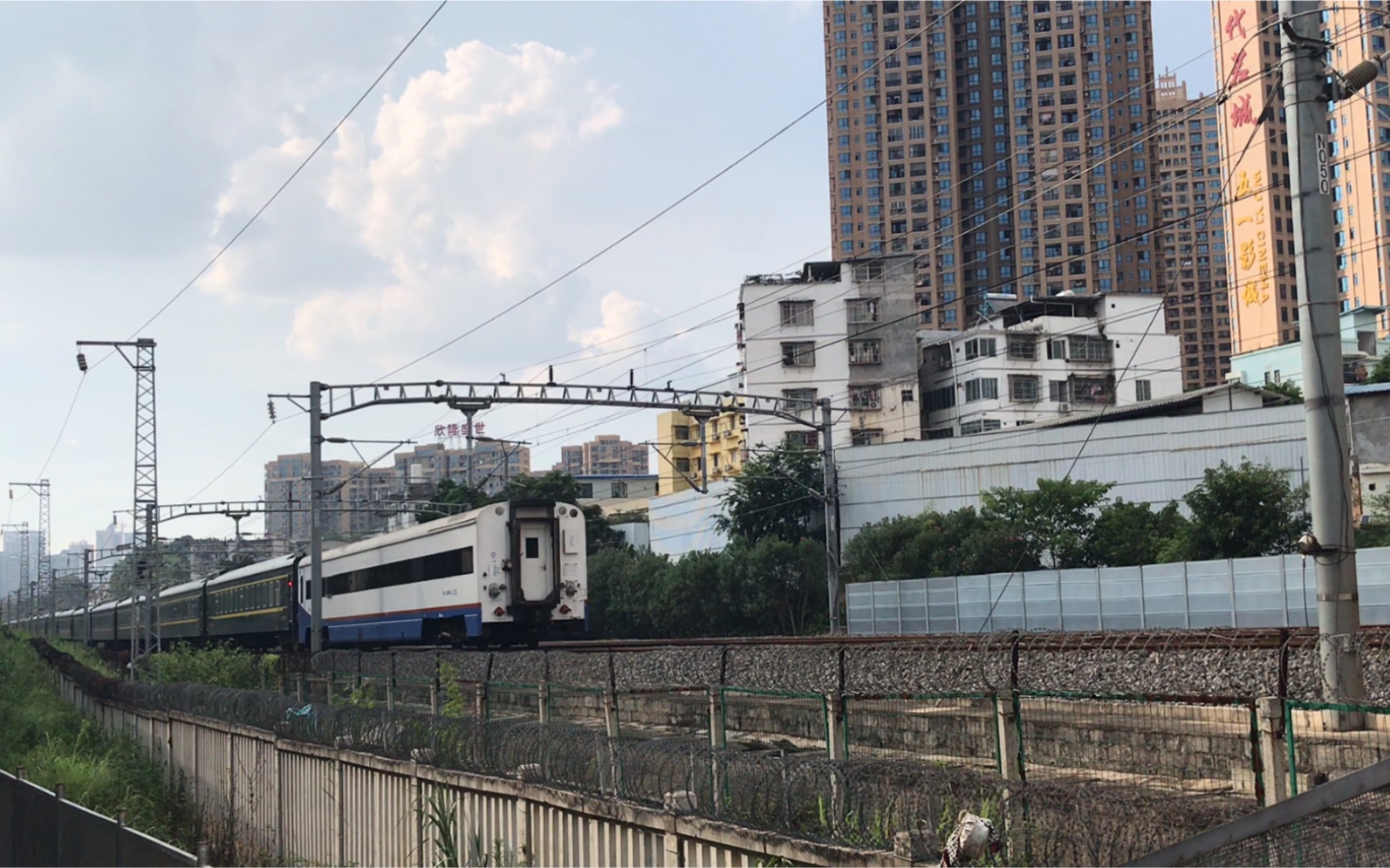 hxd3d 0618 南局南段牵引k2385通过,列尾附挂wx25t 999341,会车k9312