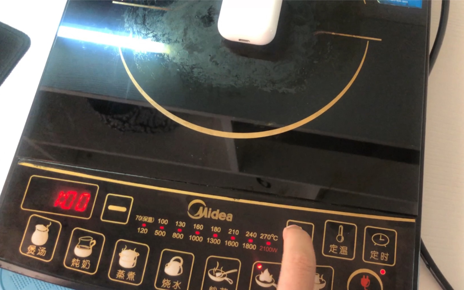 如果把airpods2无线充电版放在电磁炉上会发生什么?