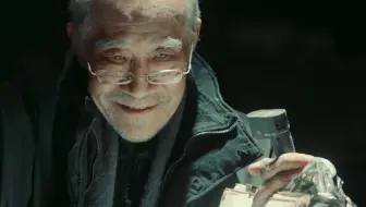 有人可以看清流浪地球2闪回彩蛋里周喆直手里拿的文件上写的(⊙o⊙)啥？感觉像是收到了什么电报