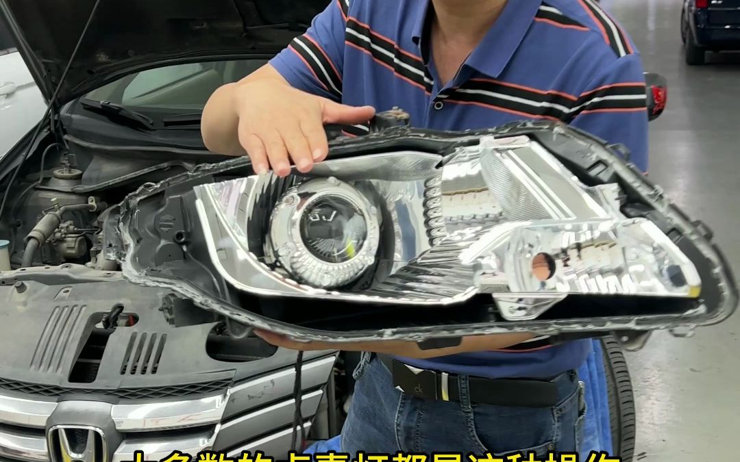 这台本田锋范升级一套澳兹姆鲲鹏v6系列led双光透镜,原车车灯满足不了