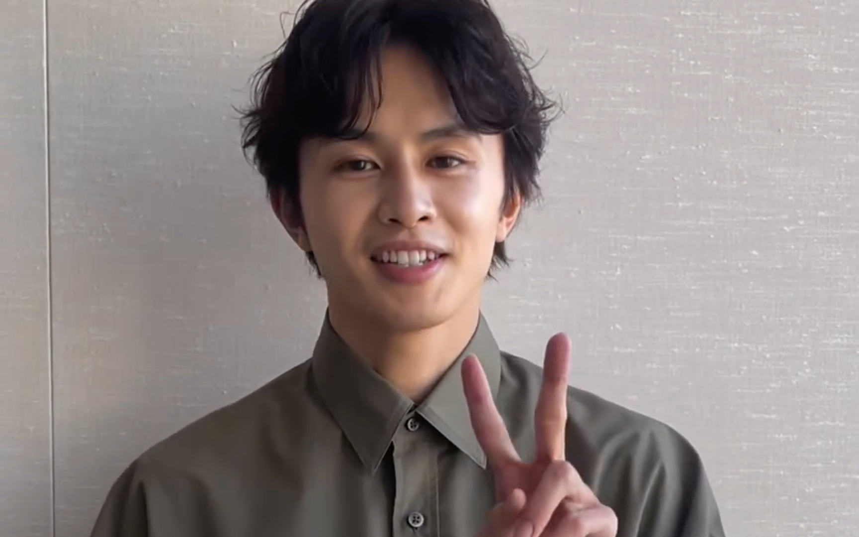 草川拓弥 好可爱的小猫 咬一口