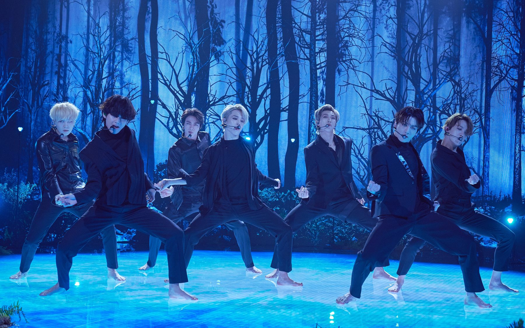 【超清】防弹少年团《black swan》初舞台!啊啊啊我没了!