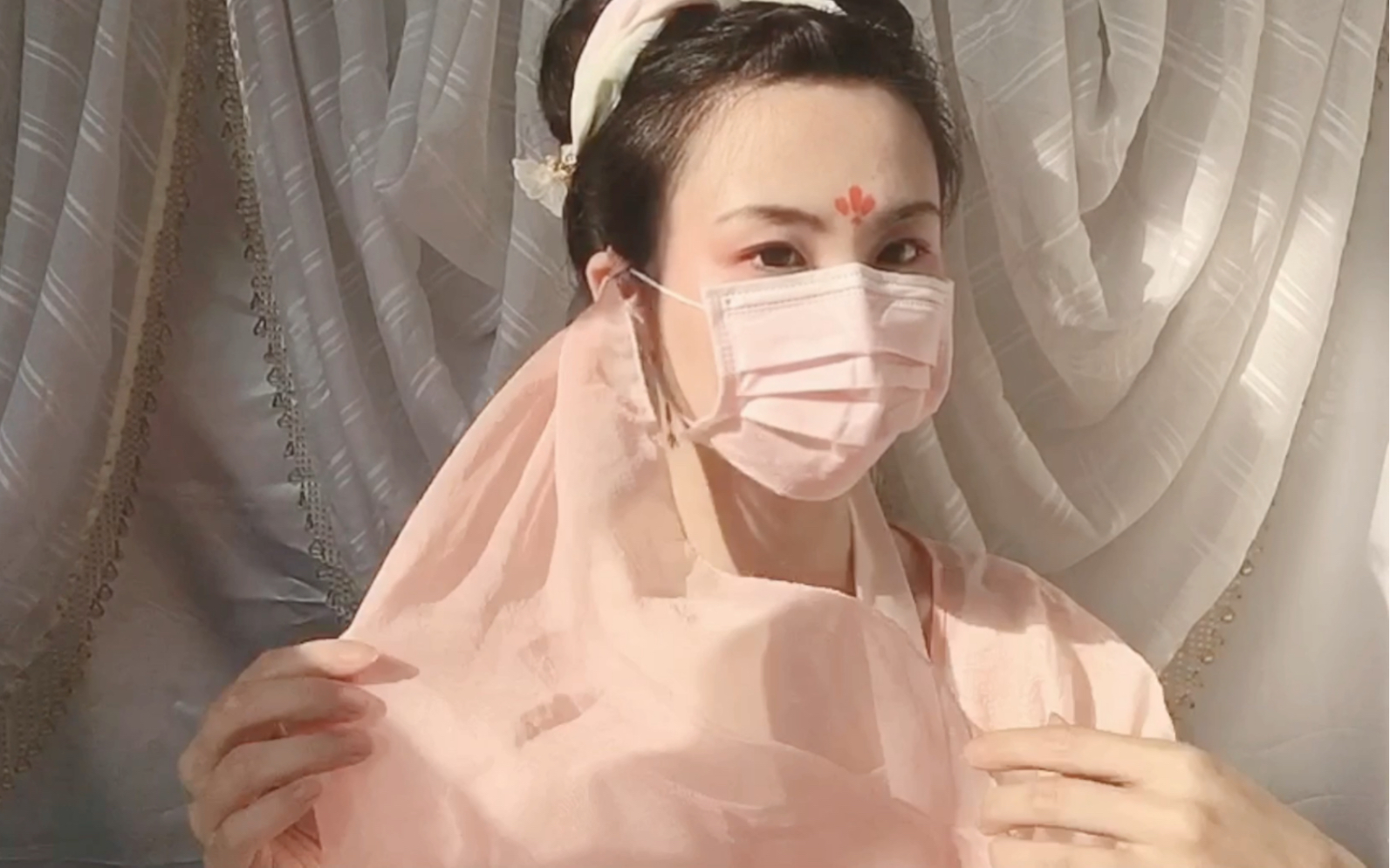 疫情期间口罩出行的汉服造型方案解决违和感