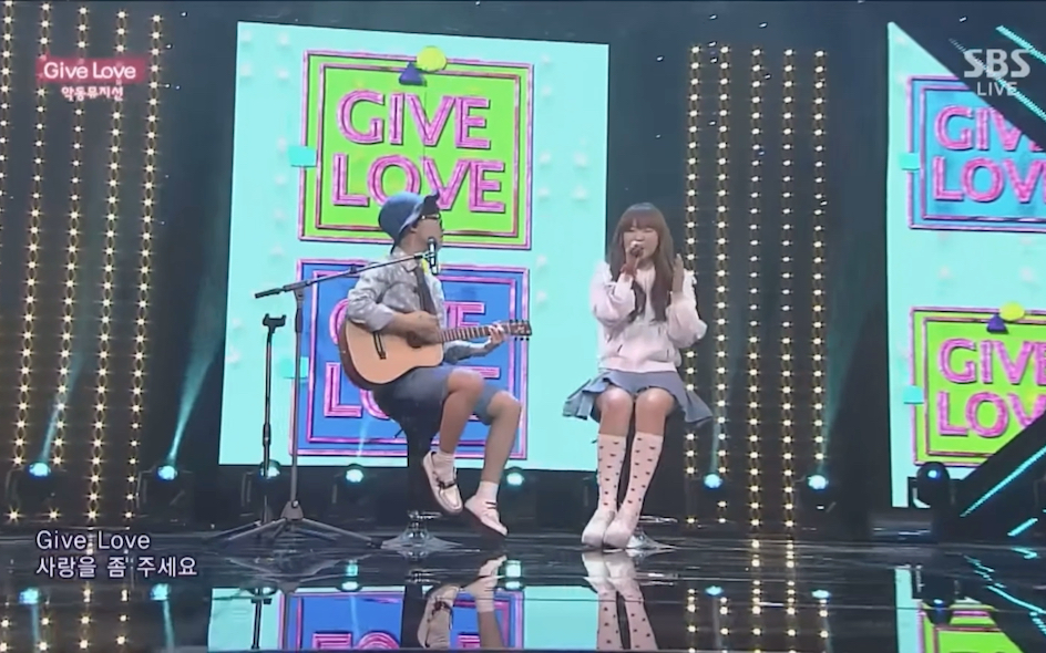 [图]AKMU-Give Love