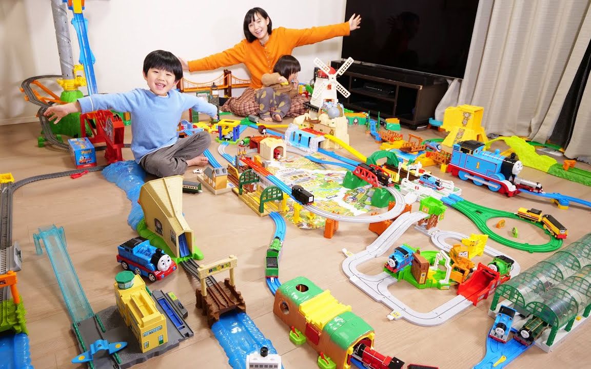 【铃川绚子】把家里面普乐路路的托马斯小火车玩具全部拿出来玩 2019