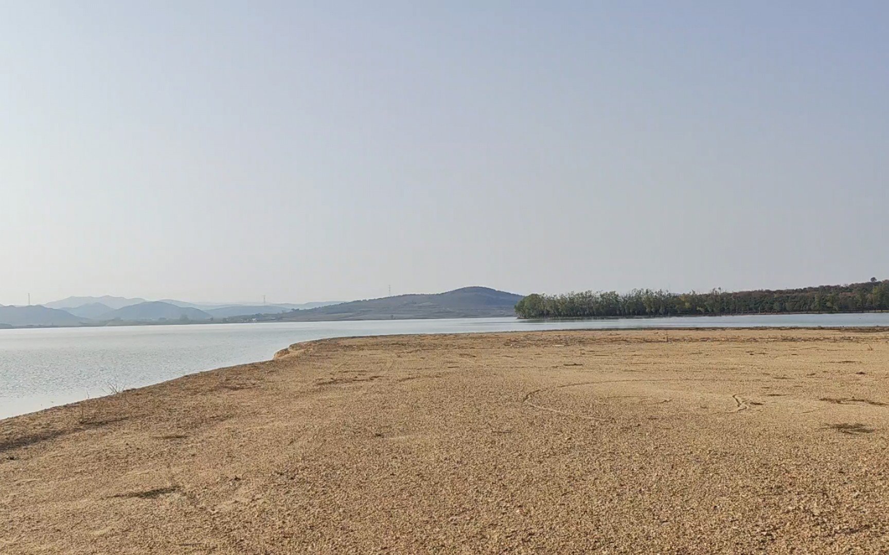 来阜新阜蒙县友邻水库看看,水库很大很美.