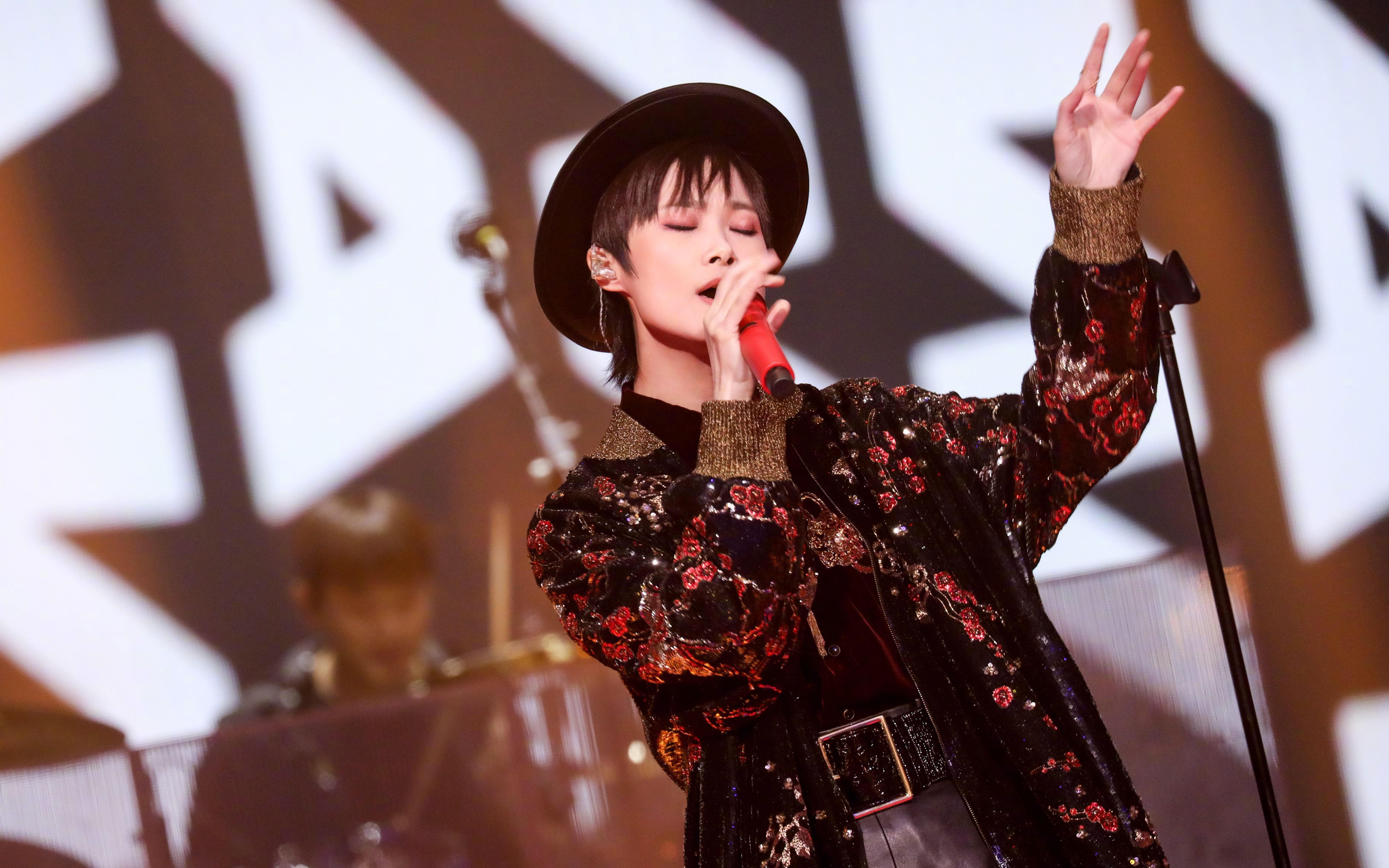 【李宇春】花开天下新年演唱会《哇》,《你是人间的四月天》和特别