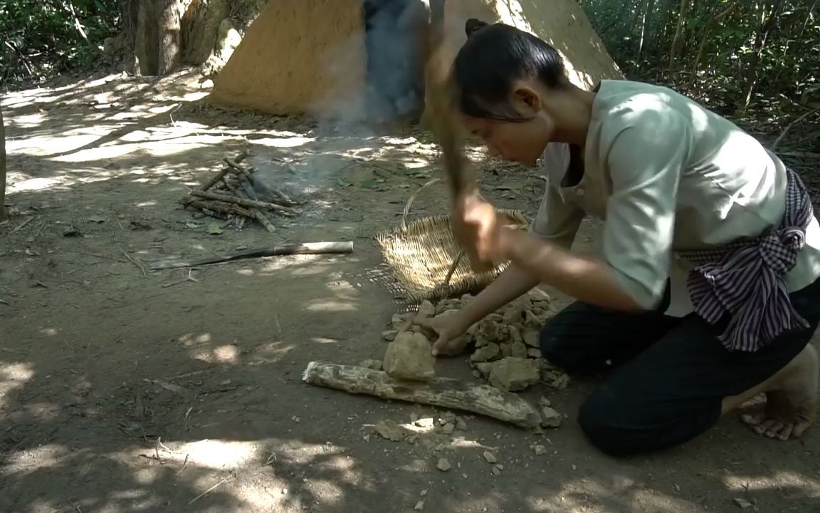 [图]用古代技艺制作陶器的神奇女人