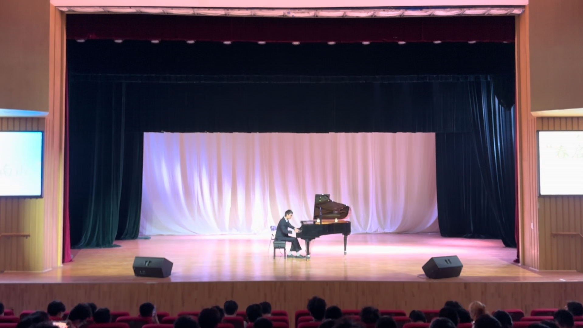 "春启芳华,乐奏南山"主题校园钢琴音乐会演出(三首动漫音乐)