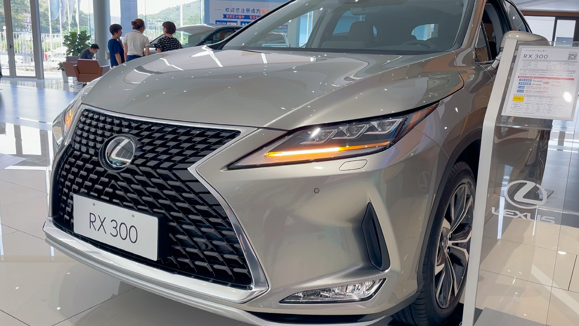 雷克萨斯rx300钛银色,伯爵棕内饰