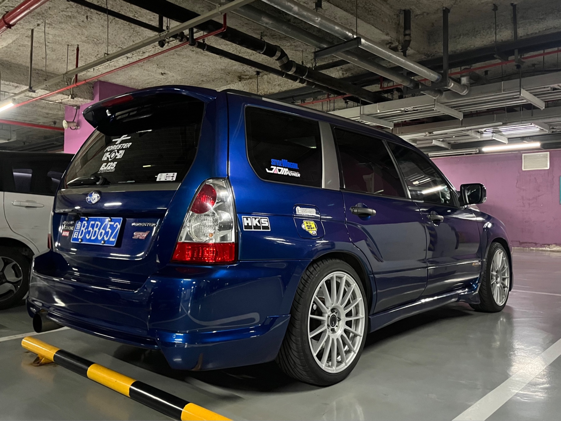 森林人sg9雨天遇晚高峰和放学堵车