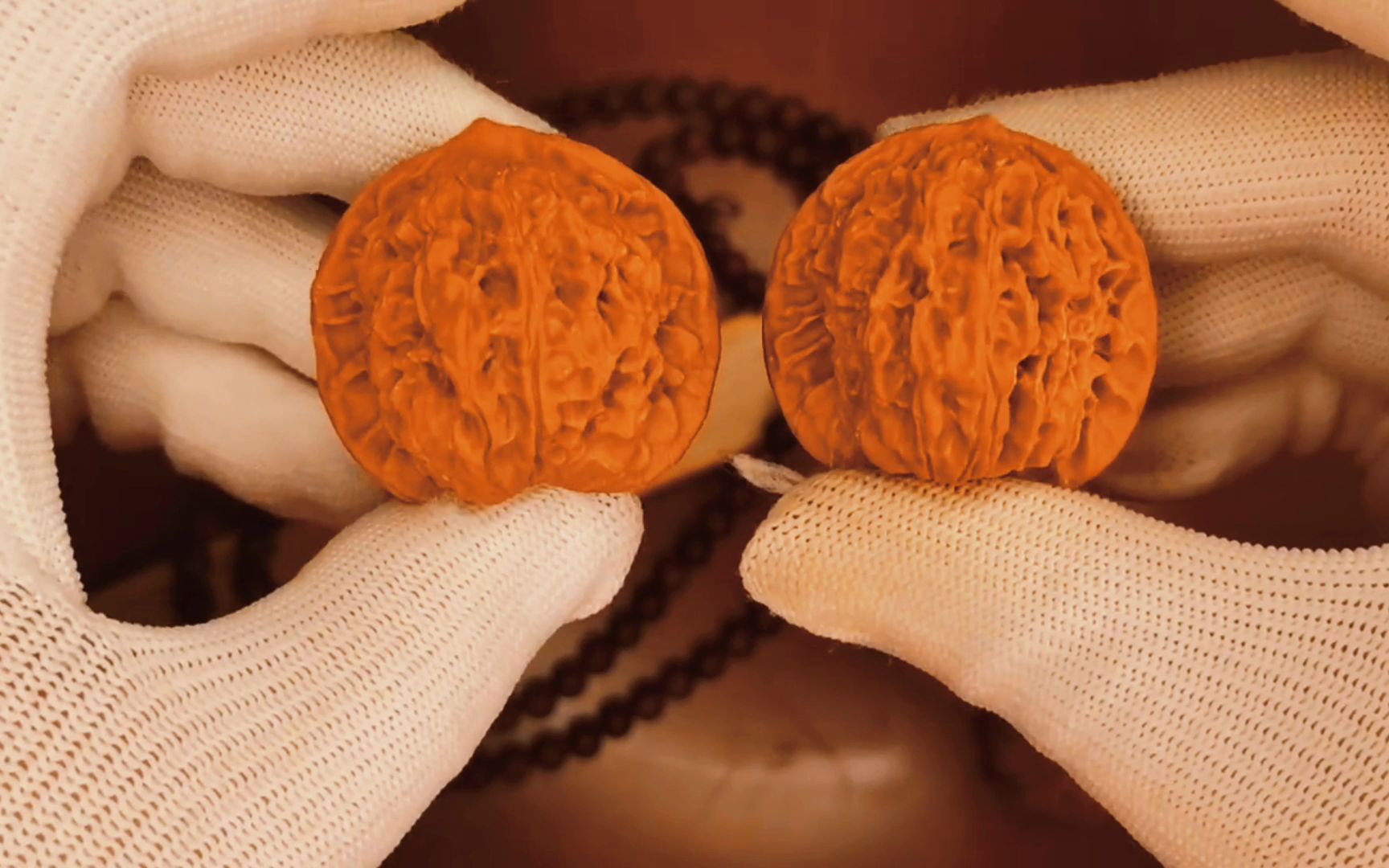 【文玩核桃】非常压手的一对盘龙纹