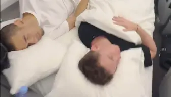 硬好和阿佛在一起睡觉