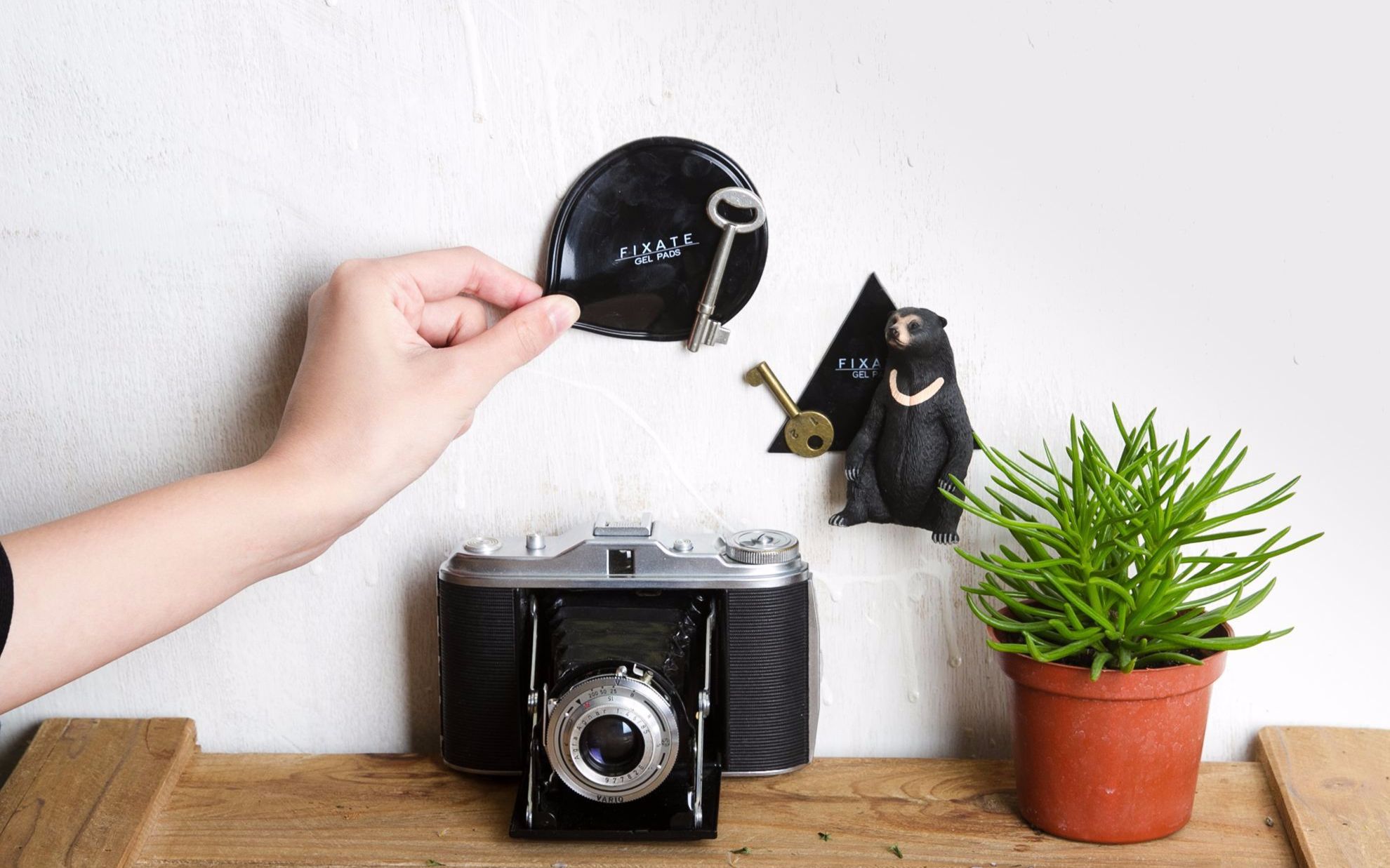 不用胶水,东西随便贴墙上,绝对不会掉!