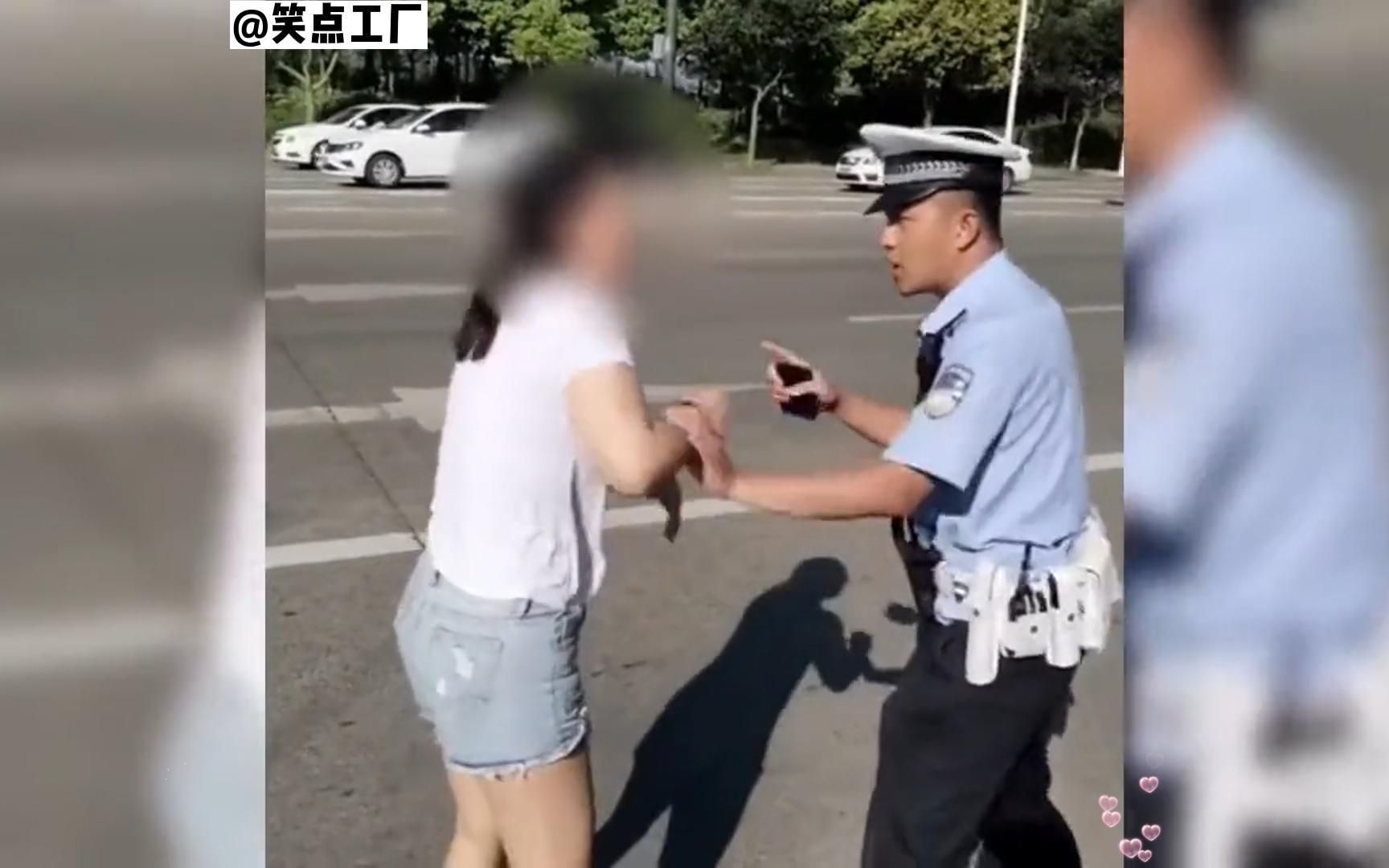 [图]盘点交警霸气执法时刻，霸气回怼被网友怒赞，堪称警界李云龙 #交警 #霸气 #执法