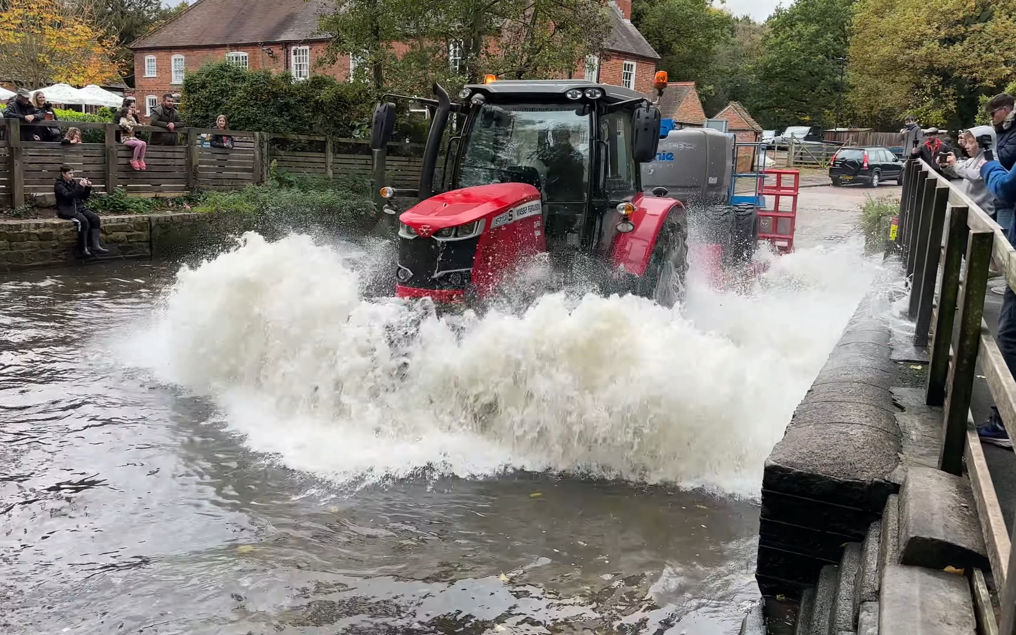 [图]【油管转载】车涉水_4K高清视频参考_Rufford Ford FLOOD part 123