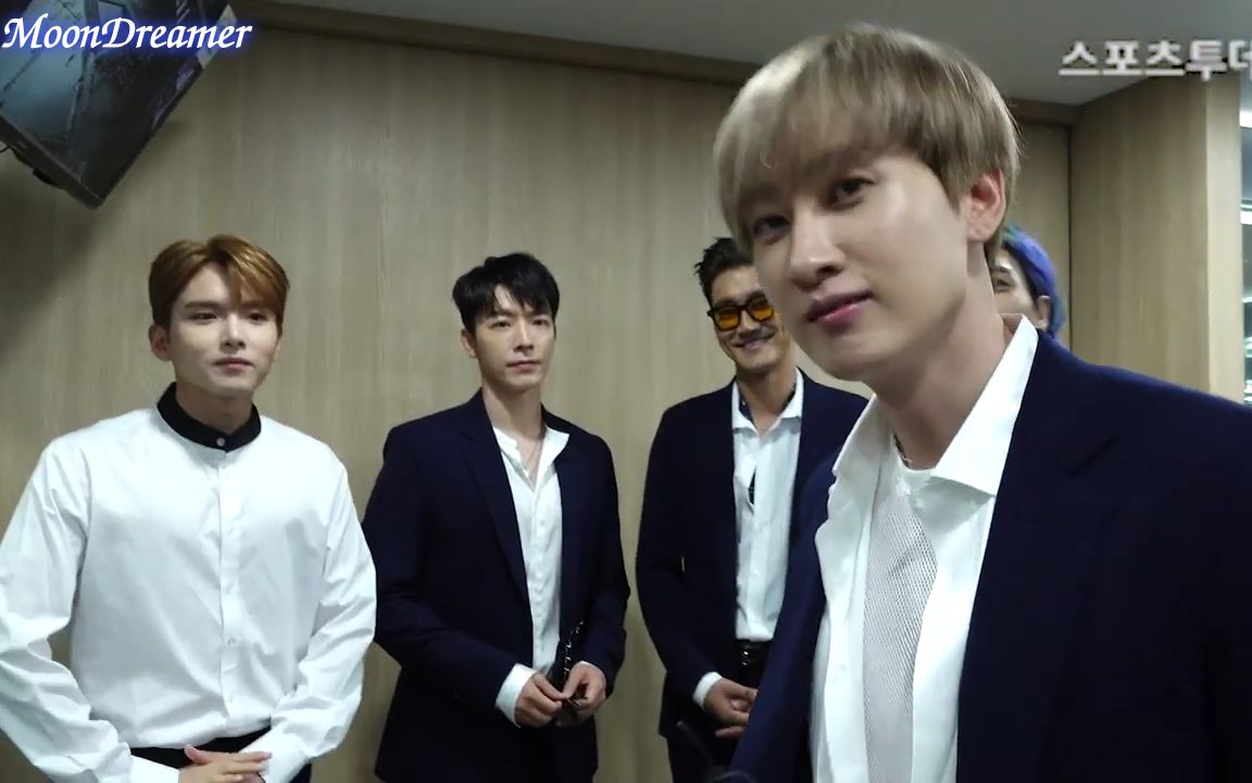【moon dreamer】200228 sportstoday突击采访superjunior待机室 中字