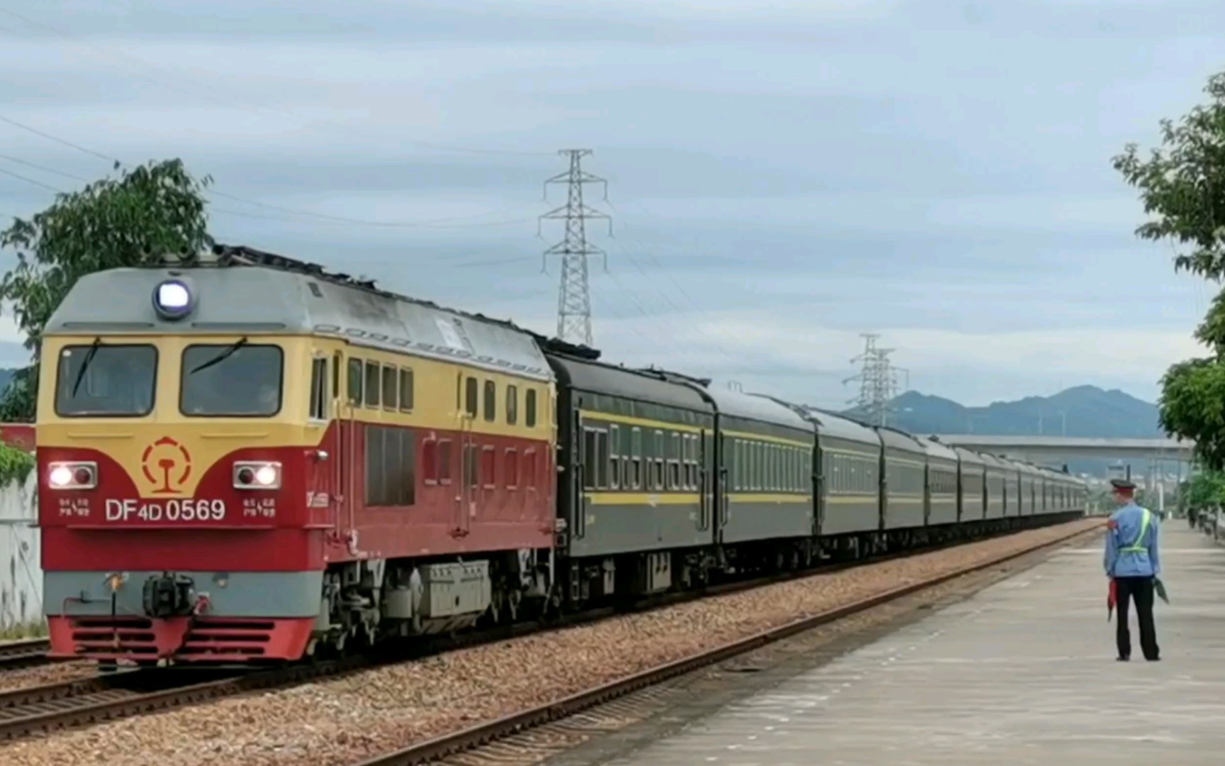 【广梅汕铁路】k9242通过揭东站_哔哩哔哩_bilibili