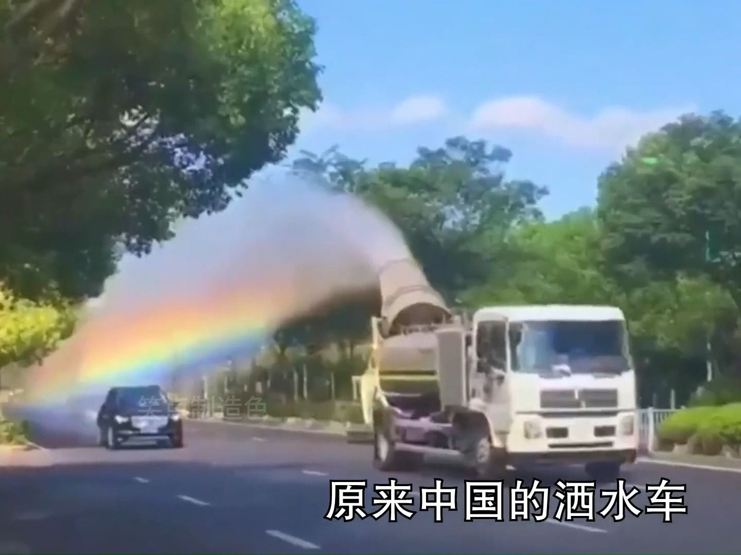 中国的洒水车才是最硬核灭火神器,人送外号彩虹制造机哔哩哔哩bilibili