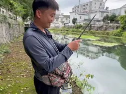 一个被雨“逼疯”的男子