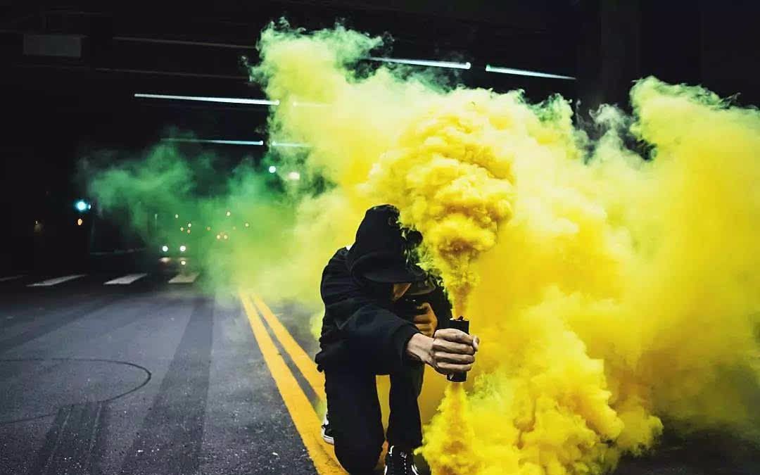 教你用蜡笔制作彩色烟雾弹