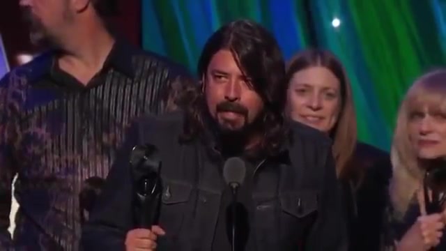 [图]Nirvana 【HBO Rock Hall of Fame 2014】致辞与演出