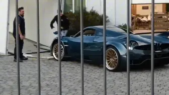 Video herunterladen: Pagani Huayra 全新 “One of One”