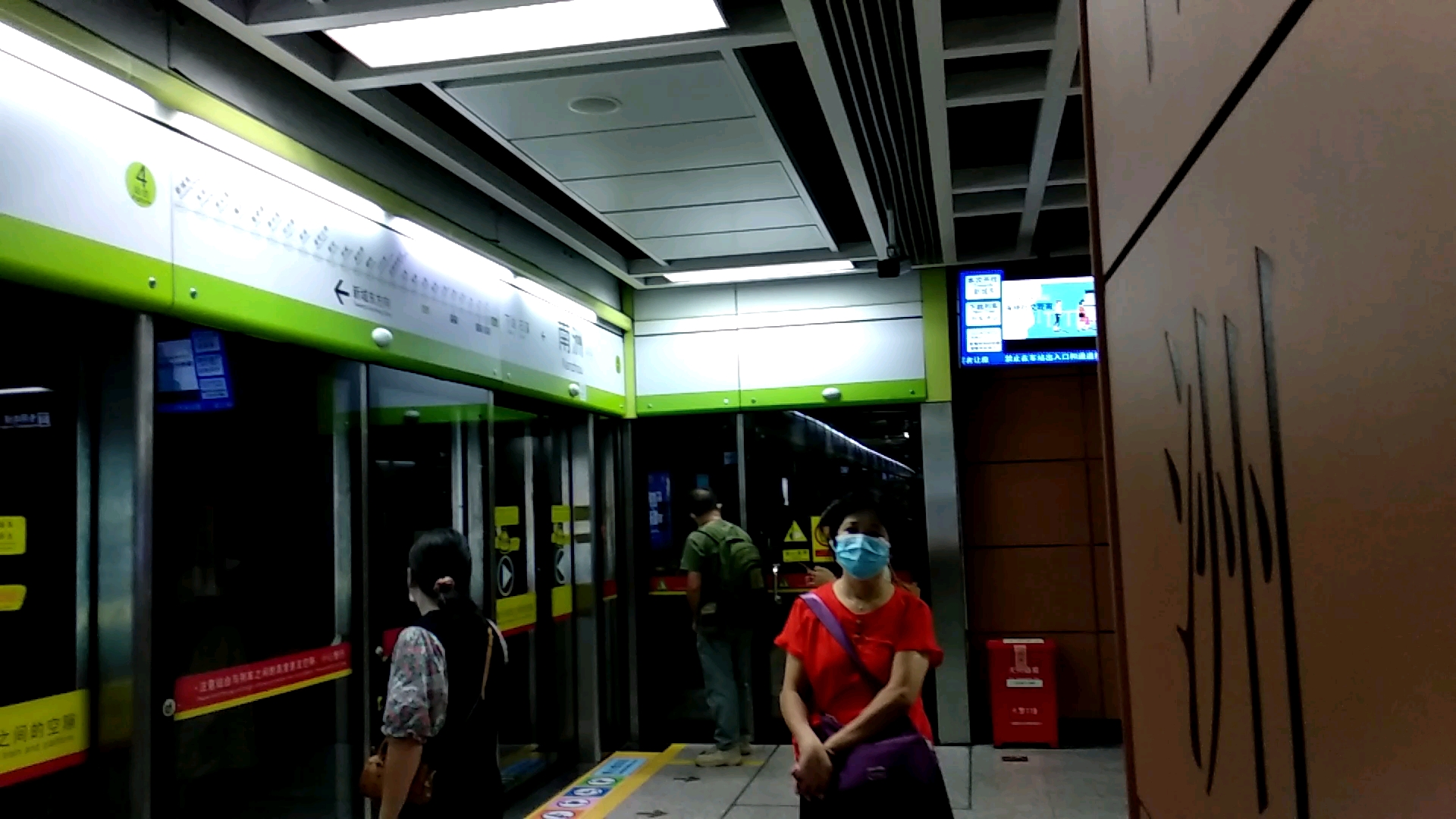 广州地铁广佛线b3蓝带车,gf*011-012进站(新城东方向,南洲拍摄)