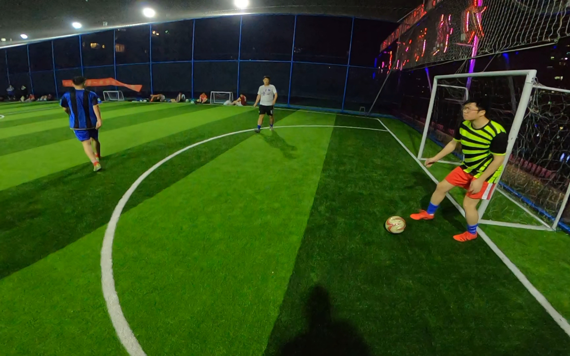 第一视角踢球小姆巴佩中学生野球场一条龙破门像极了up年轻的样子