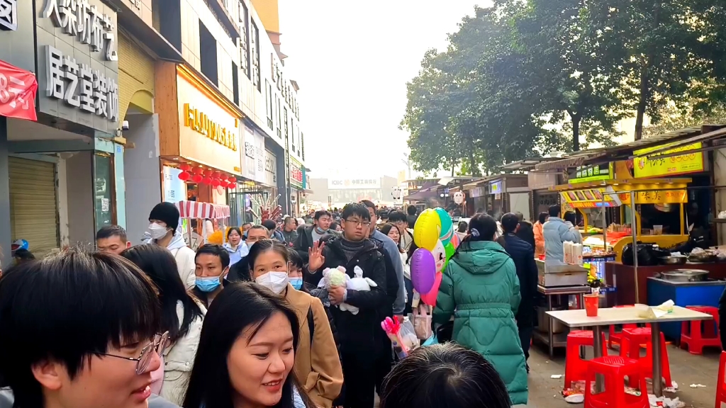 这就是四川武胜兔年春节县城景象嘛