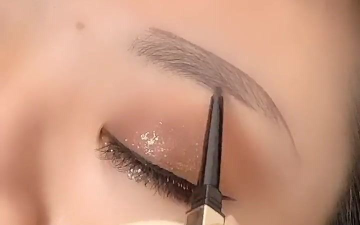 很洋气灰棕色眉毛,学着画起来吧!