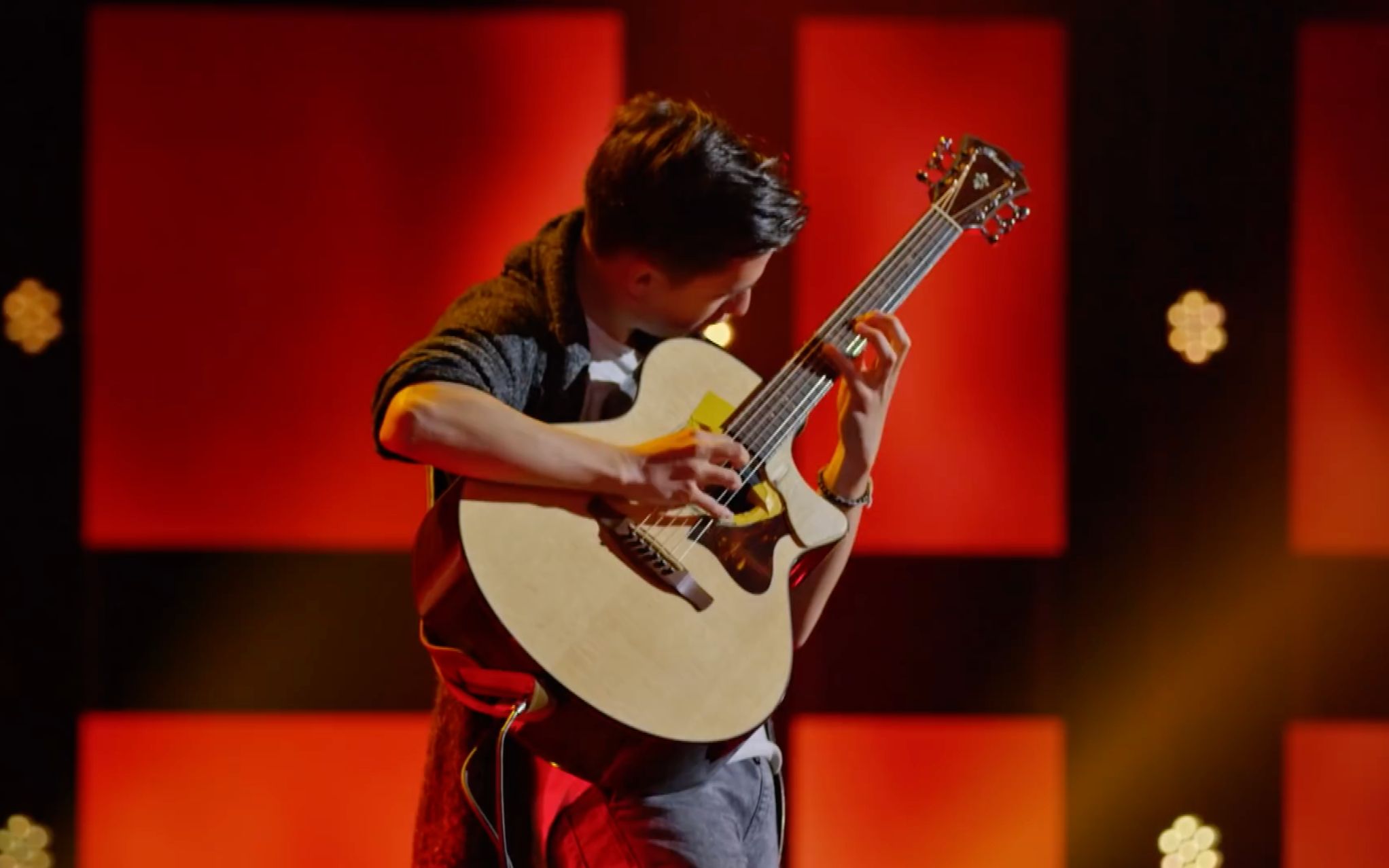 2019美国达人秀这吉他弹的六指琴魔吗