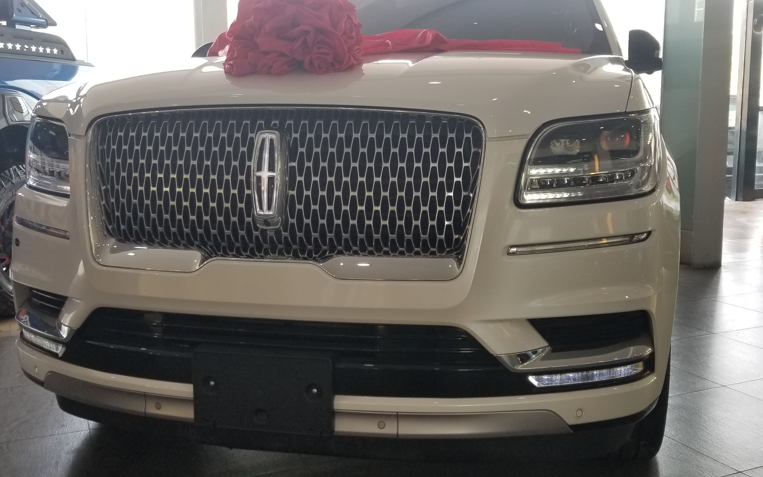 超长全尺寸suv,硬派越野代表作林肯领航员