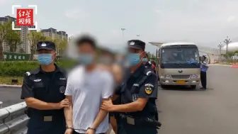 Download Video: 男子被骗131万元 西昌警方成功抓获30名涉案嫌疑人