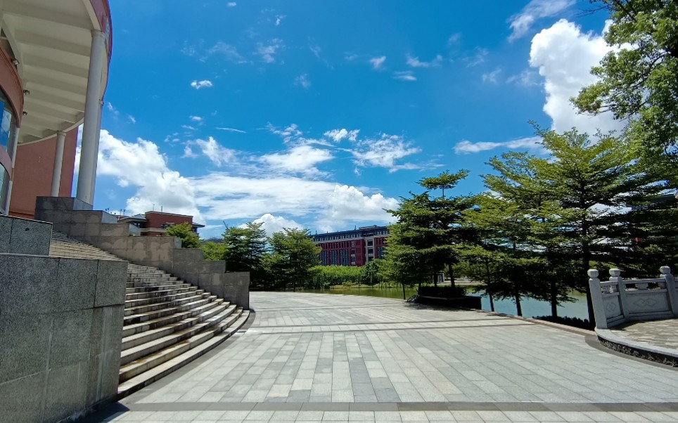 广州医科大学越秀校区图书馆封面是番禺校区